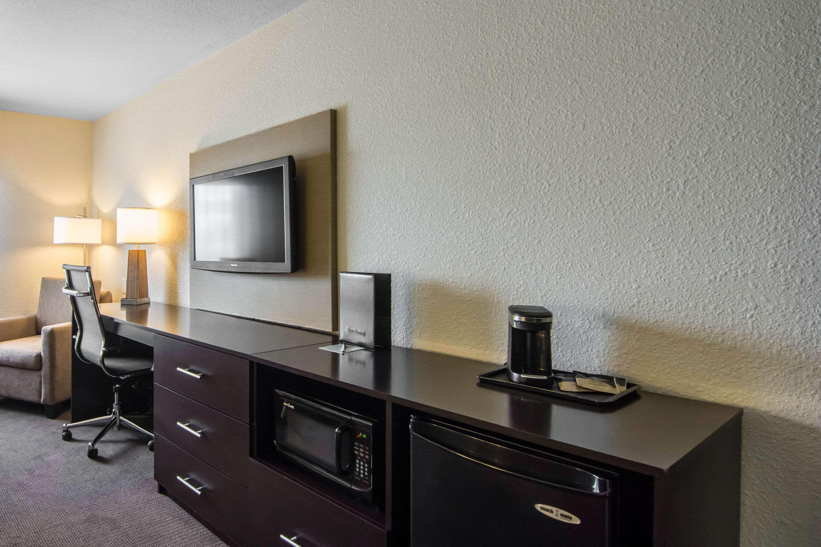 Sleep Inn Regina East Emerald Park Extérieur photo
